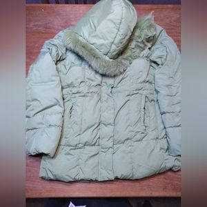 Jones New York Green Studio Puffer Winter Jacket with Fur Trim Hood, Siz…